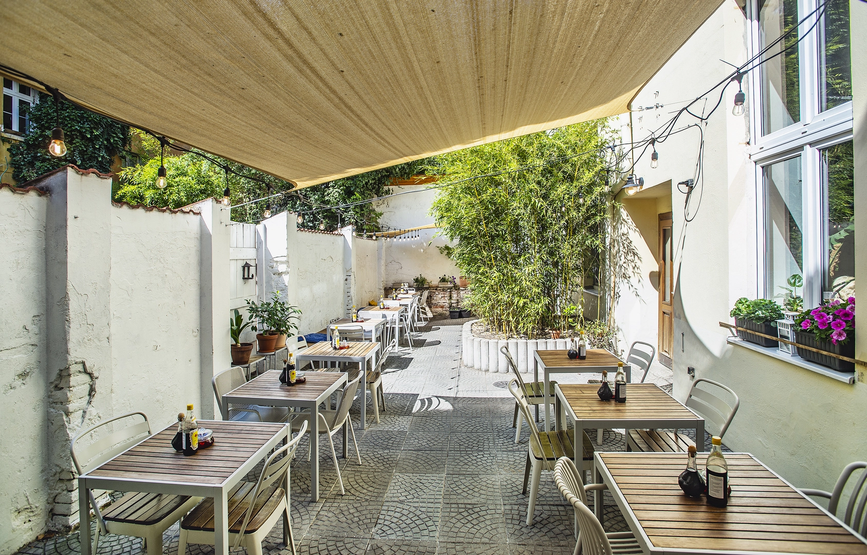 Interiér restaurace Letná