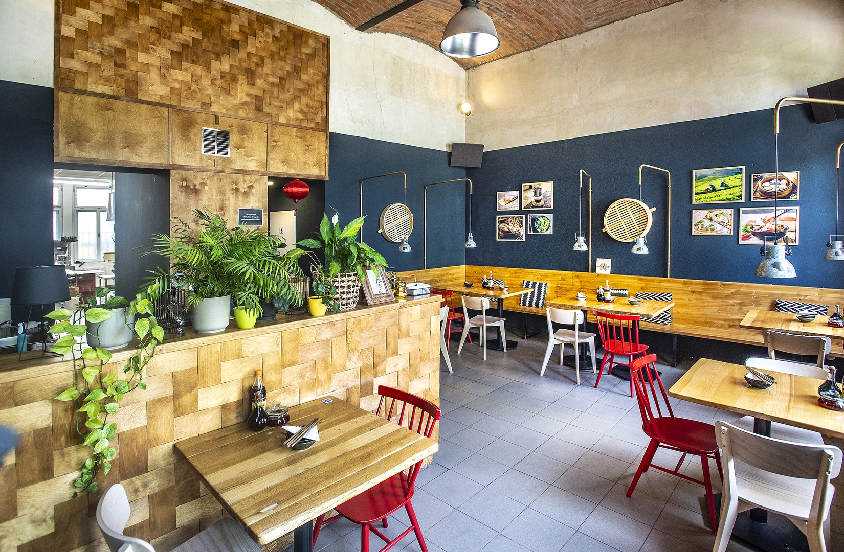Interiér restaurace Dim Sum Spot Liberec